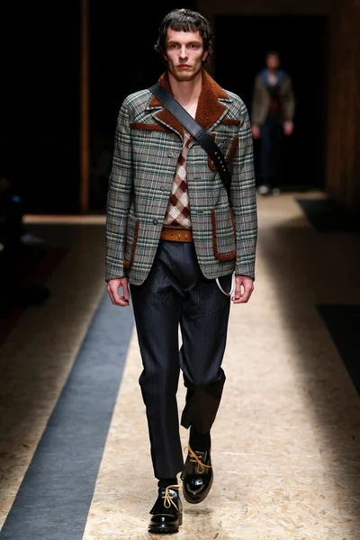 Look 26